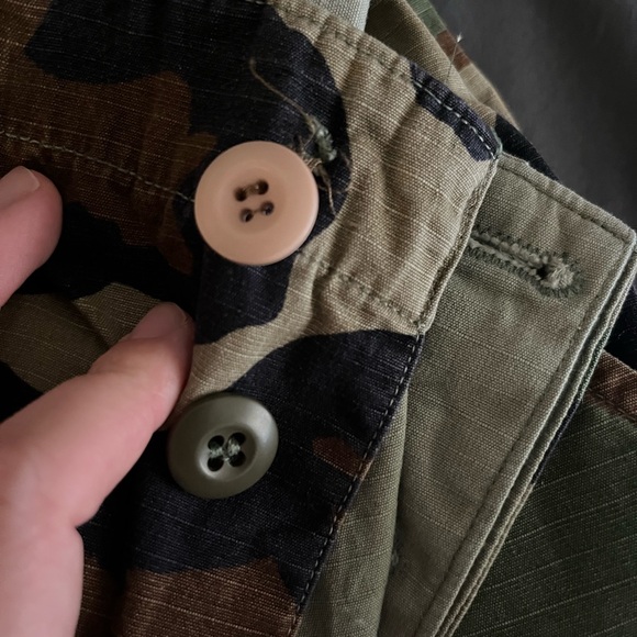 Urban Outfitters renewal vintage camo pants 2021 - Picture 3 of 5